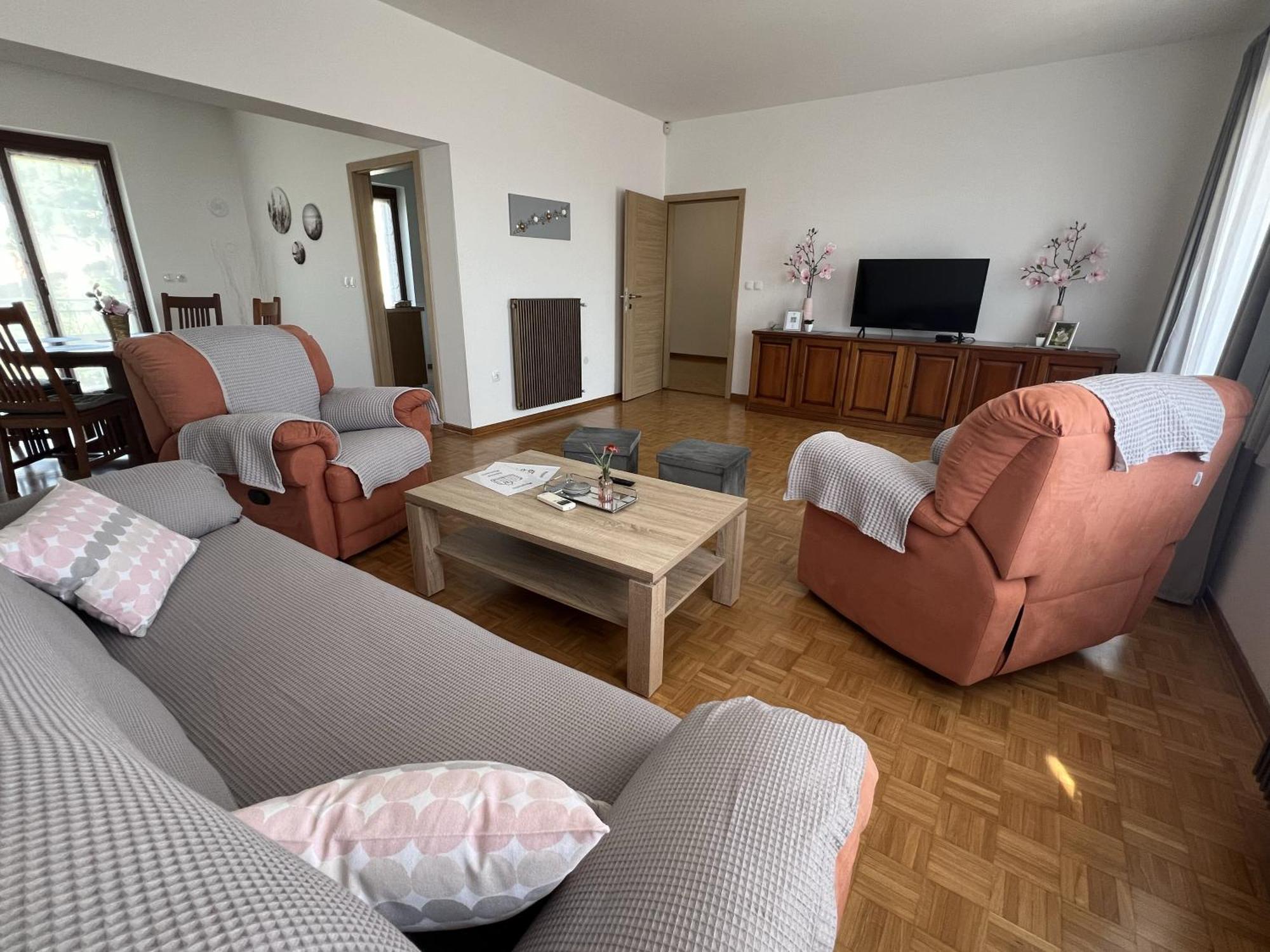 איזולה Magnolia Apartments מראה חיצוני תמונה